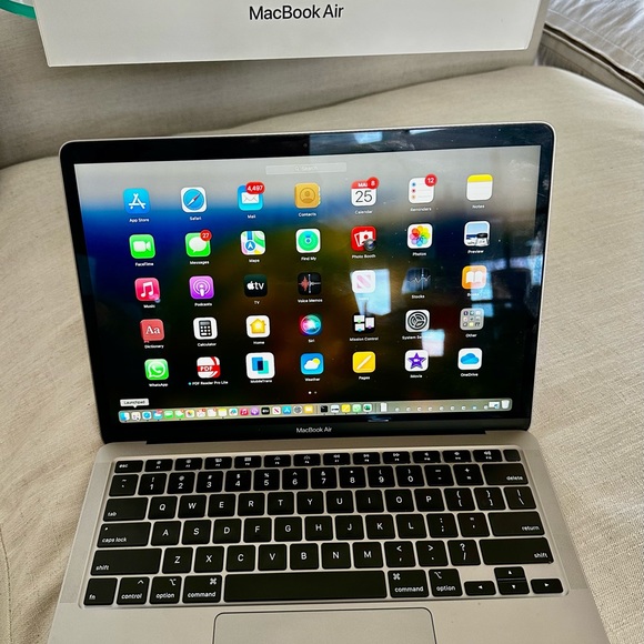 Beautiful MacBook Air 2020 , 13”
MacOS  latest version updates - Picture 7 of 9